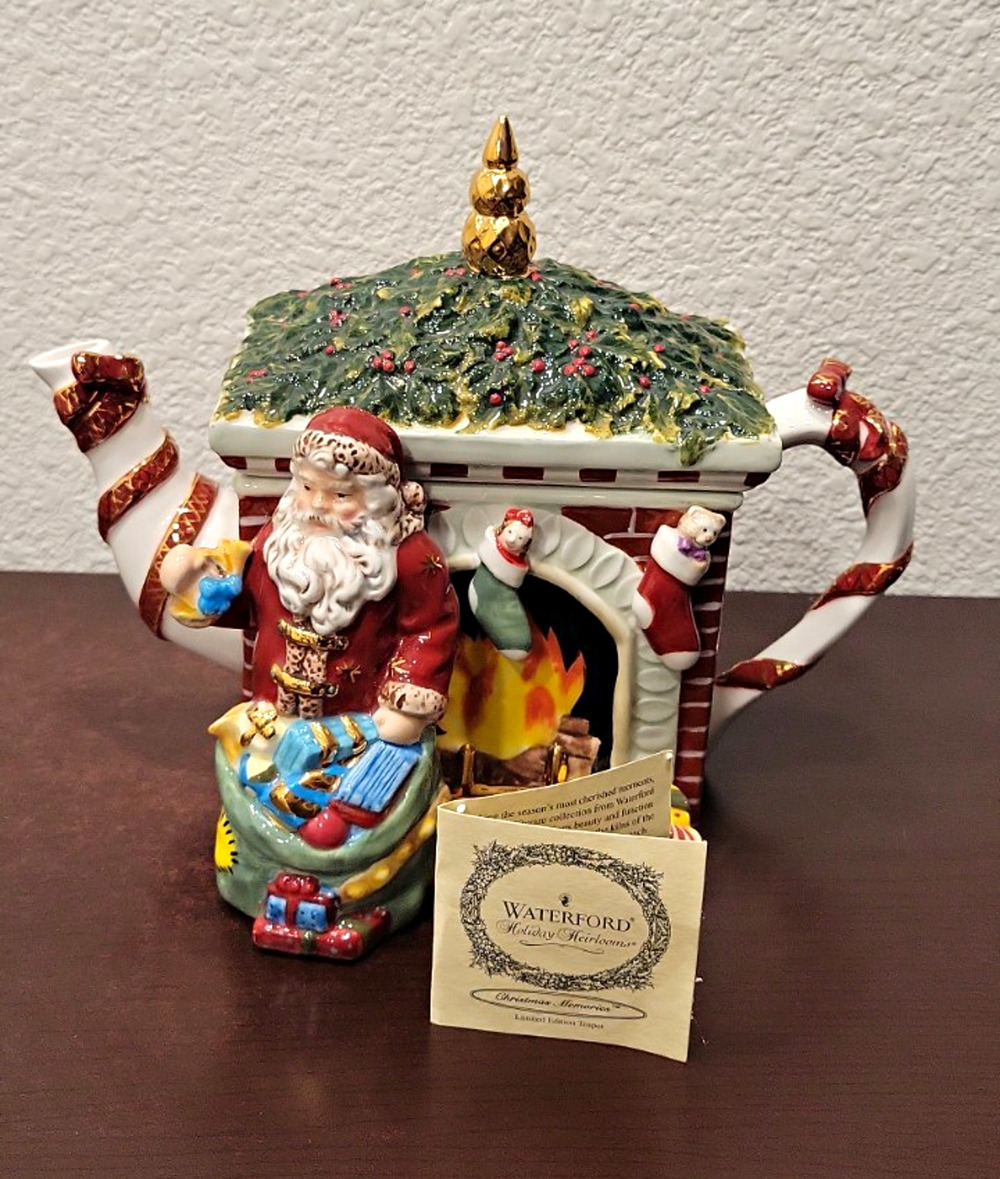 Waterford Holiday Heirlooms Fireside Holiday Santa Teapot Ed Limited 1255/5000